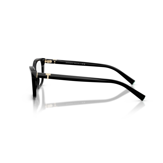 Tiffany & Co. TF 2282 col. 8001 è una montatura da vista da donna in acetato nero lucido, dalla forma pillow e calibro 55.