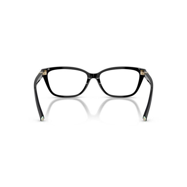 Tiffany & Co. TF 2282 col. 8001 è una montatura da vista da donna in acetato nero lucido, dalla forma pillow e calibro 55.