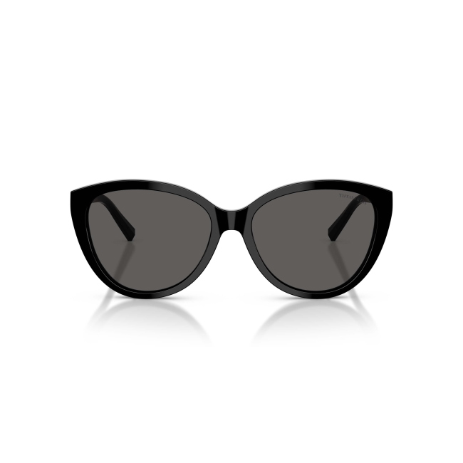 Tiffany & Co. TF 4251 col. 8001/S4 è un occhiale da sole da donna in acetato nero lucido, dalla forma cat eye e calibro 56.