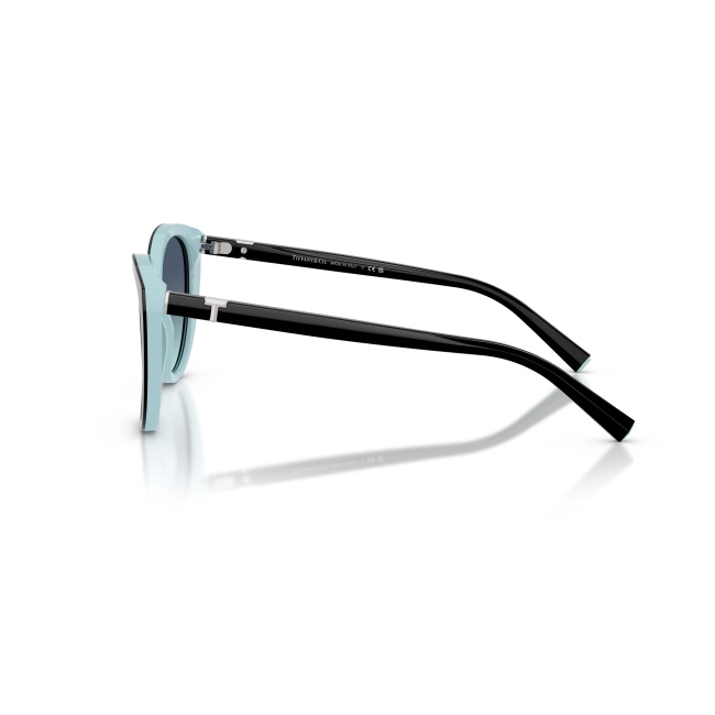 Tiffany & Co. TF 4251 col. 8055/9S è un occhiale da sole da donna in acetato nero su blu tiffany, dalla forma cat eye e calibro 56.