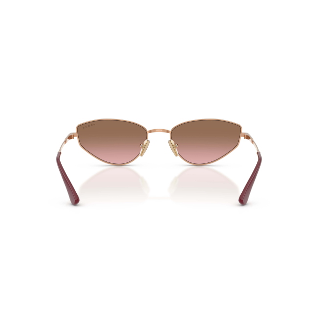 Vogue VO 4339S col. 5152/14 è un occhiale da sole in metallo oro rosa e calibro 56.