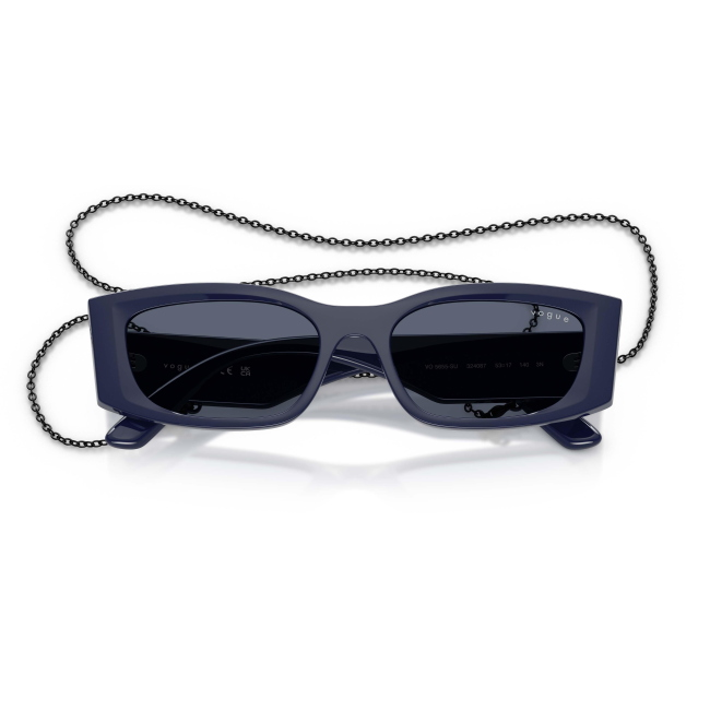 Vogue VO 5655SU Col.3240/87 Cal.53: occhiale da sole, calibro 53, colore 3240/87. Materiale/finitura celluloide blu, colore principale blu, lenti grigio scuro.