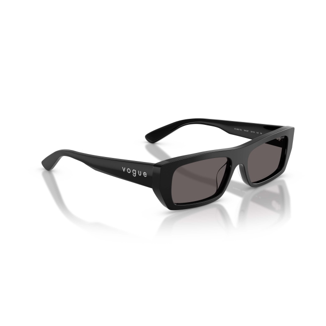 Vogue VO 5657SU Col.W44/87 Cal.53: occhiale da sole, calibro 53, colore W44/87. Materiale/finitura celluloide nero lucido, colore principale nero, lenti grigio scuro.