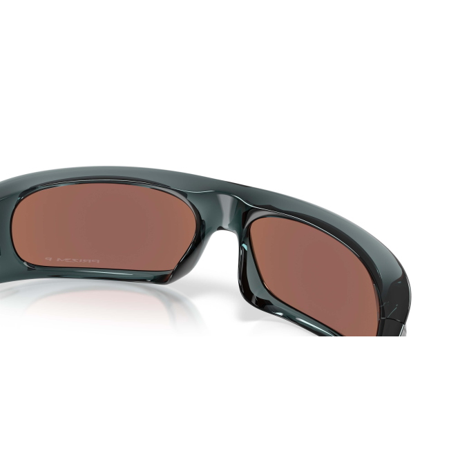 Oakley OO 9522 HIGHLAND Col.04 Cal.62: occhiale da sole, calibro 62, colore 04. Materiale/finitura celluloide cristallo nero, colore principale nero, lenti prizm deep water polarized.