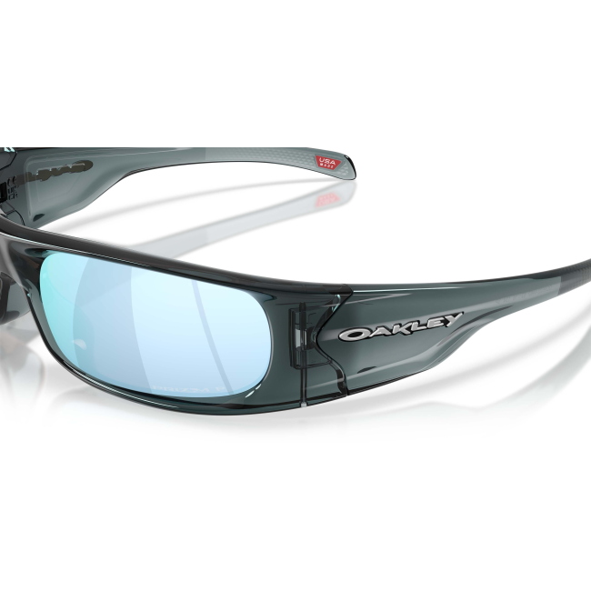 Oakley OO 9522 HIGHLAND Col.04 Cal.62: occhiale da sole, calibro 62, colore 04. Materiale/finitura celluloide cristallo nero, colore principale nero, lenti prizm deep water polarized.