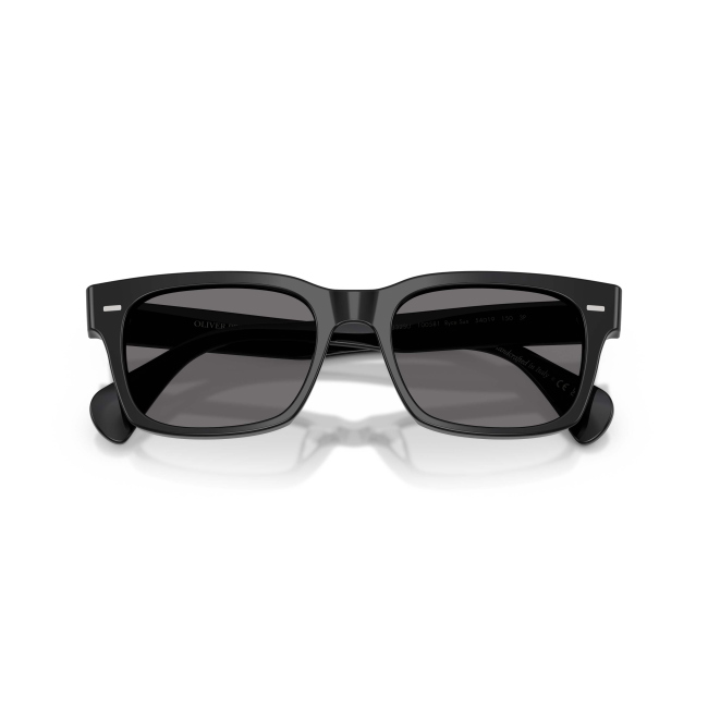 Oliver Peoples OV 5332SU RYCE SUN col. 1005/81 è un occhiale da sole da donna in acetato nero lucido, dalla forma squadrata e calibro 54.