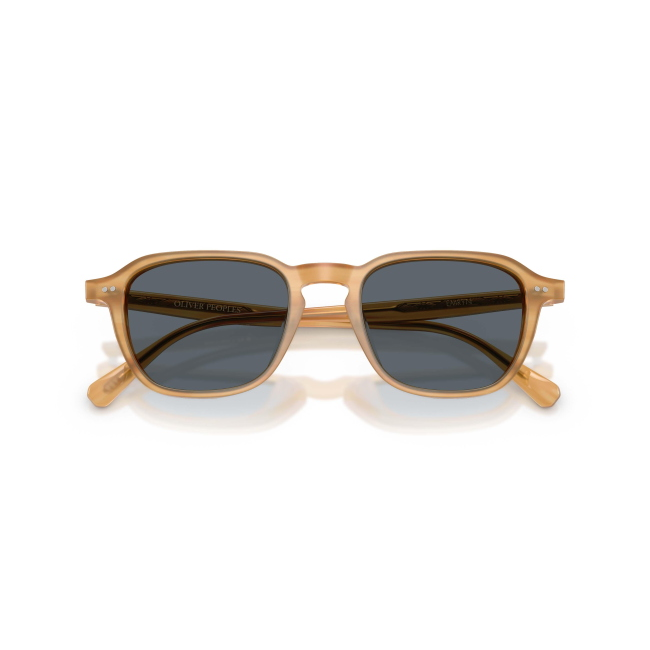 Oliver Peoples OV 5598SU EMRYN col. 1779/R5 è un occhiale da sole da donna in acetato arancio satinato arancio, dalla forma pillow e calibro 50.