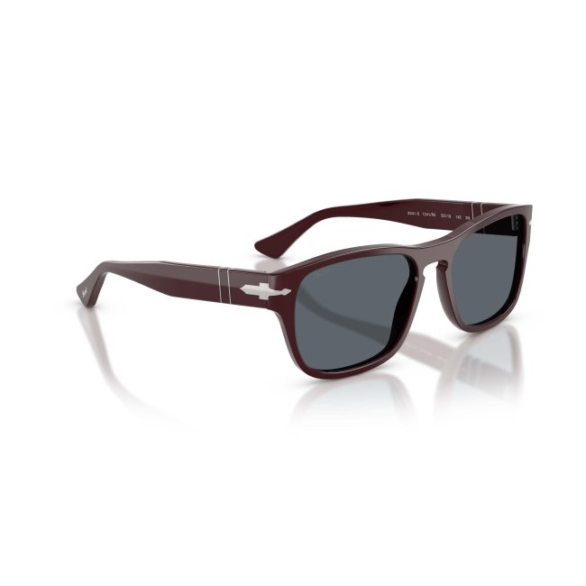 Persol PO 3341S Col.1241/R5 Cal.55: occhiale da sole, calibro 55, colore 1241/R5. Materiale/finitura celluloide bordeaux, colore principale bordeaux, lenti blu.