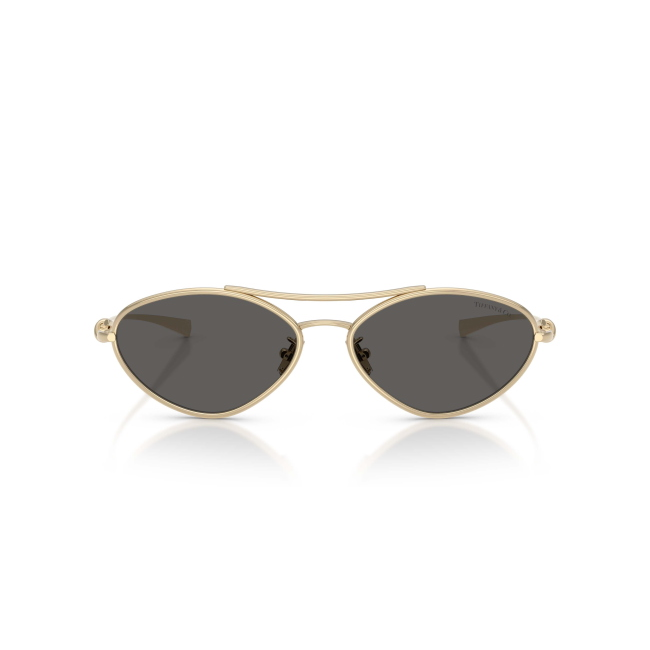 Tiffany & Co. TF 3117 col. 6021/S4 è un occhiale da sole da donna in metallo oro pallido, dalla forma irregolare e calibro 58.