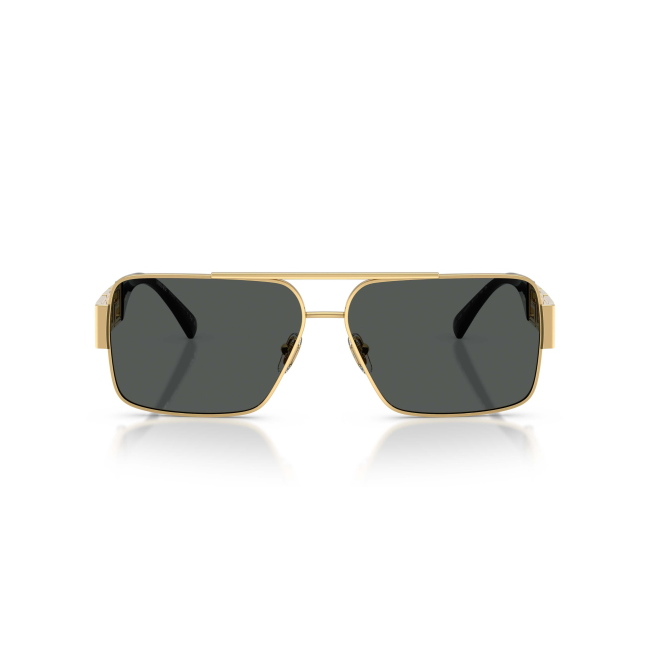 Versace VE 2290 col. 1002/87 è un occhiale da sole da uomo in metallo oro, dalla forma rettangolare e calibro 61.