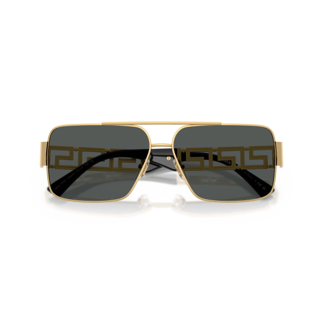 Versace VE 2290 col. 1002/87 è un occhiale da sole da uomo in metallo oro, dalla forma rettangolare e calibro 61.