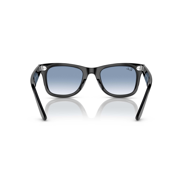Ray-Ban 2140F SOLE Col.901/3F Cal.52: occhiale da sole, calibro 52, colore 901/3F. Materiale/finitura celluloide nero lucido, colore principale nero, lenti azzurre sfumate.