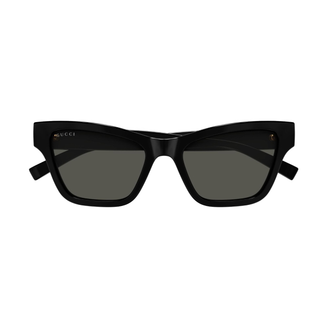 Gucci GG 1982 S col. 001 è un occhiale da sole da donna in acetato nero lucido e calibro 53.