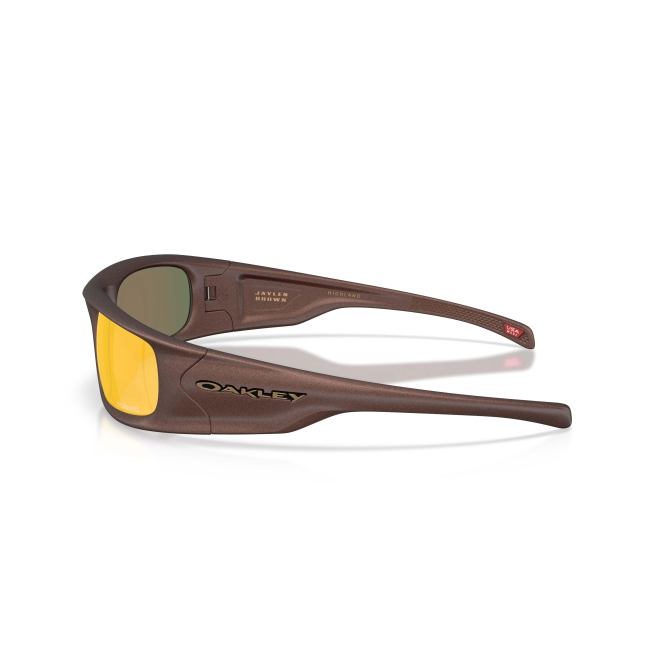 Oakley OO 9522 HIGHLAND JAYLEN BROWN col. 06 è un occhiale da sole in acetato marrone corten e calibro 62.