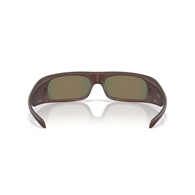 Oakley OO 9522 HIGHLAND JAYLEN BROWN col. 06 è un occhiale da sole in acetato marrone corten e calibro 62.