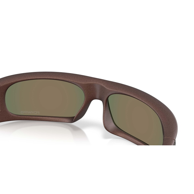 Oakley OO 9522 HIGHLAND JAYLEN BROWN col. 06 è un occhiale da sole in acetato marrone corten e calibro 62.