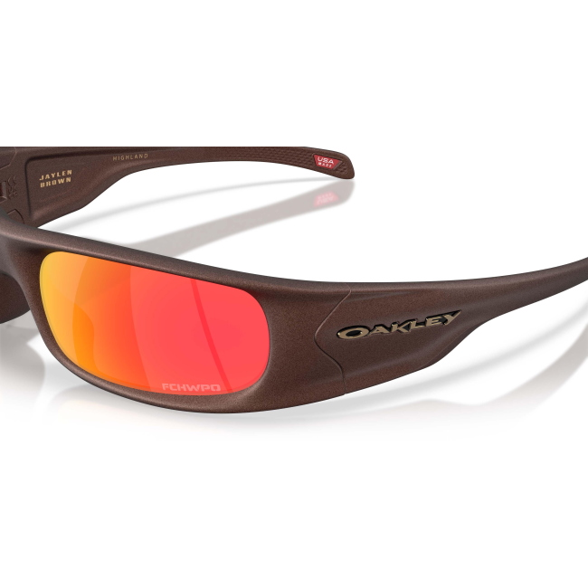 Oakley OO 9522 HIGHLAND JAYLEN BROWN col. 06 è un occhiale da sole in acetato marrone corten e calibro 62.