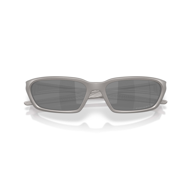 Oakley OO 9530 TERRAFORMA col. 05 è un occhiale da sole in acetato grigio titanio e calibro 58.