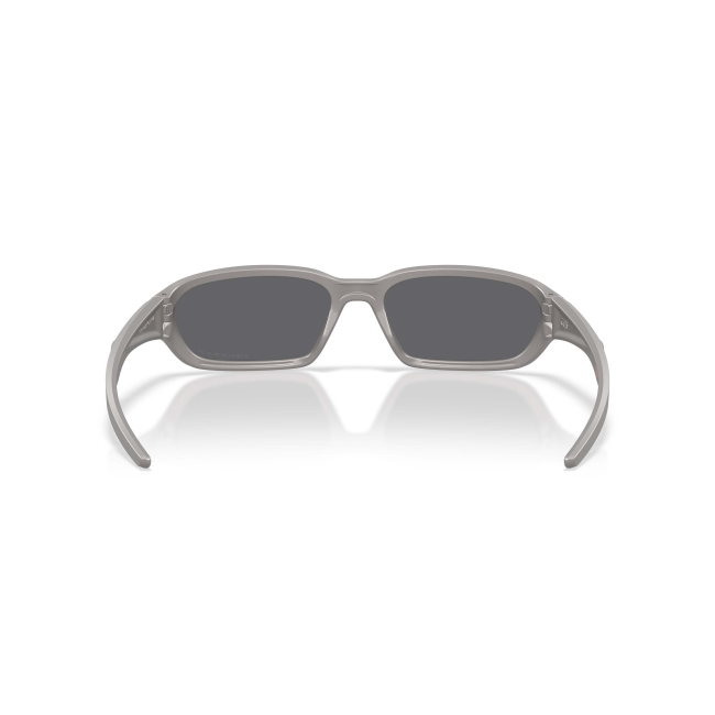 Oakley OO 9530 TERRAFORMA col. 05 è un occhiale da sole in acetato grigio titanio e calibro 58.