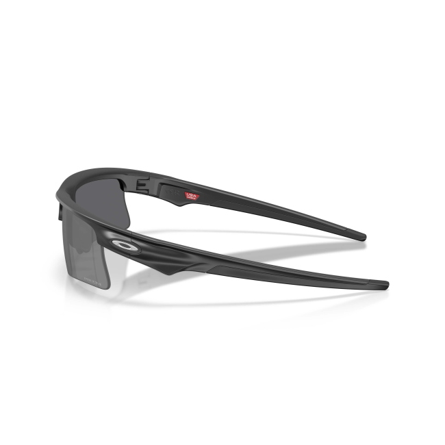 Oakley OO 9534 BISPHAERA SPEED Col.01 Cal.68: occhiale da sole, calibro 68, colore 01. Materiale/finitura celluloide nero satinato, colore principale nero, lenti prizm black.