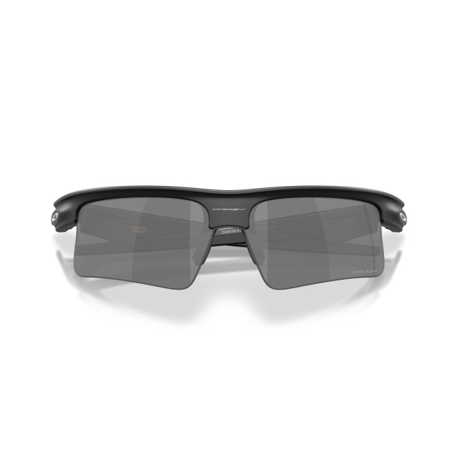 Oakley OO 9534 BISPHAERA SPEED Col.01 Cal.68: occhiale da sole, calibro 68, colore 01. Materiale/finitura celluloide nero satinato, colore principale nero, lenti prizm black.