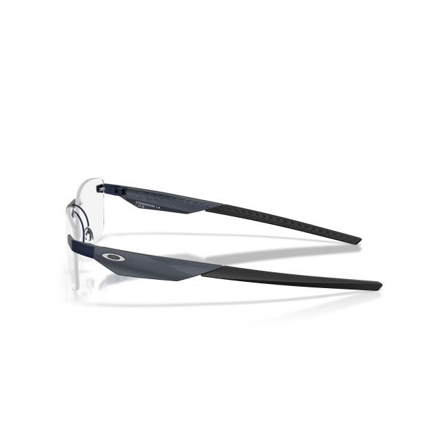 Oakley OX 3126 STEAKHOUSE 1.0 col. 03 interpreta il modello con METALLO BLU SCURO SATINATO. il calibro 55 ne definiscono il carattere.