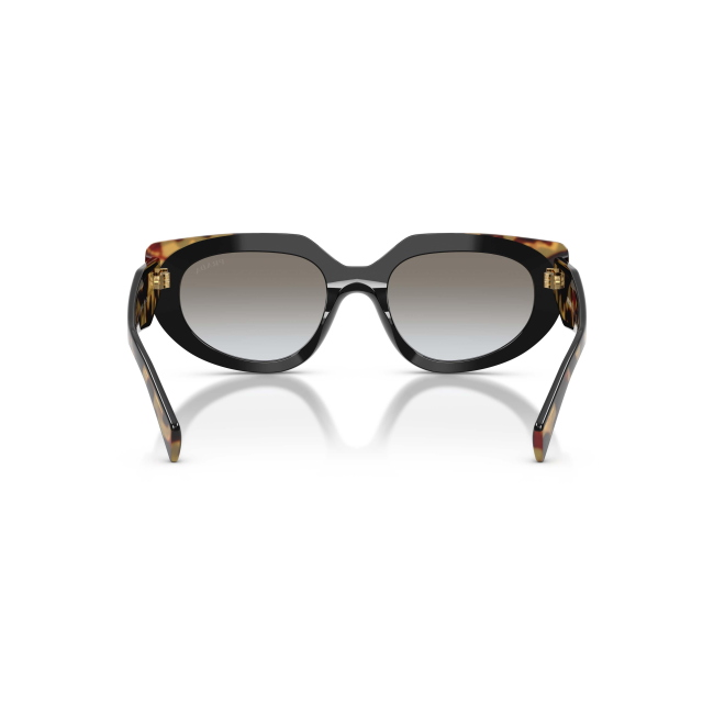Prada SPR D02 Col.0CD-80L Cal.53: occhiale da sole, calibro 53, colore 0CD-80L. Materiale/finitura celluloide nero e marrone tartarugato, colore principale nero, lenti grigie sfumate.