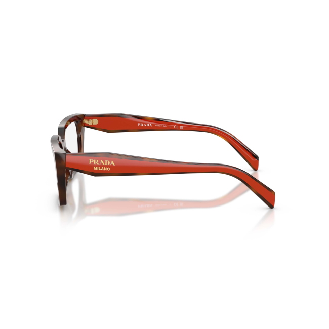 Prada VPR D05 col. 01K-1O1 è una montatura da vista da donna in acetato marrone tartarugato, dalla forma rettangolare e calibro 55.