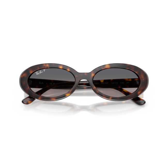 Ray-Ban RB 2223 Col.902/M3 Cal.54: occhiale da sole, calibro 54, colore 902/M3. Materiale/finitura celluloide marrone tartarugato, colore principale marroni, lenti grigia sfumata polarizzata.