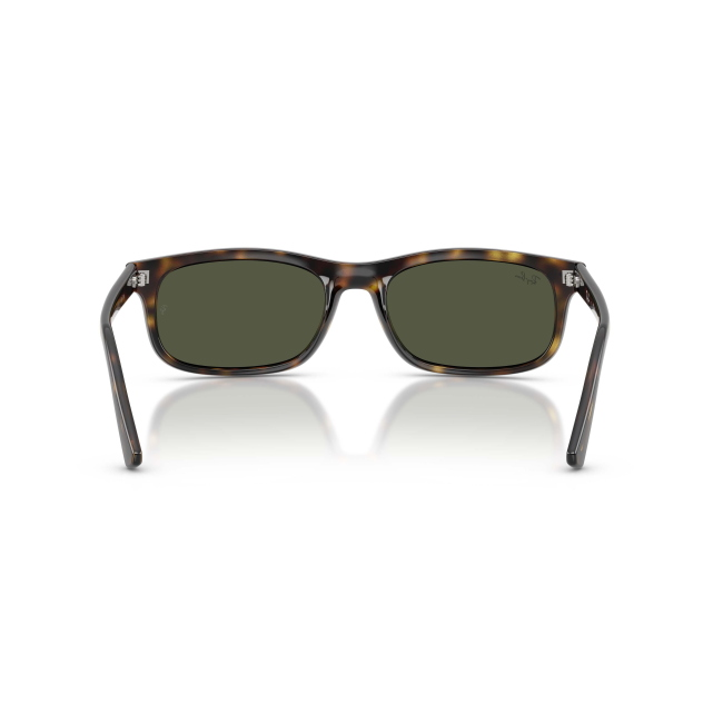 Ray-Ban RB 2224 col. 710/31 è un occhiale da sole in acetato marrone tartarugato e calibro 57.