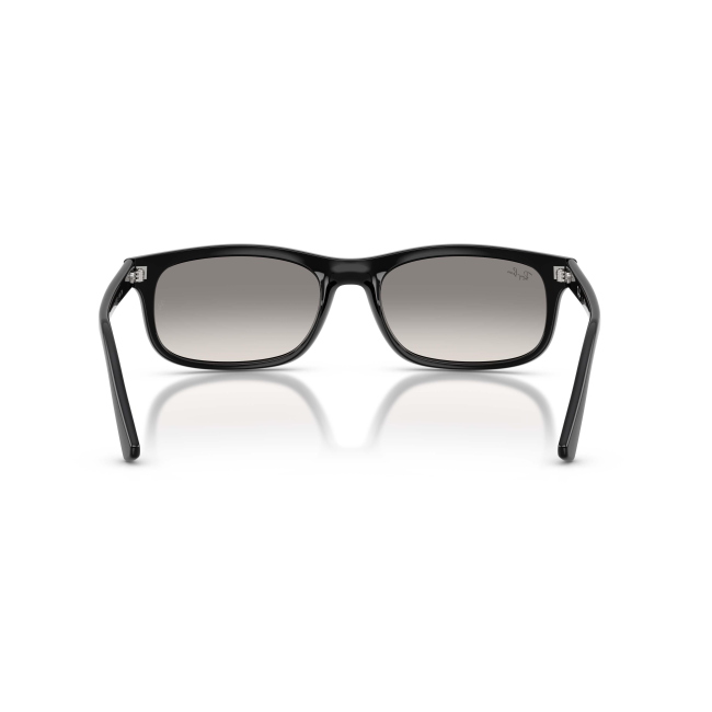 Ray-Ban RB 2224 col. 901/32 è un occhiale da sole in acetato nero lucido e calibro 57.