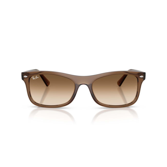 Ray-Ban RB 2226 col. 664051 è un occhiale da sole in acetato marrone chiaro trasparente e calibro 54.
