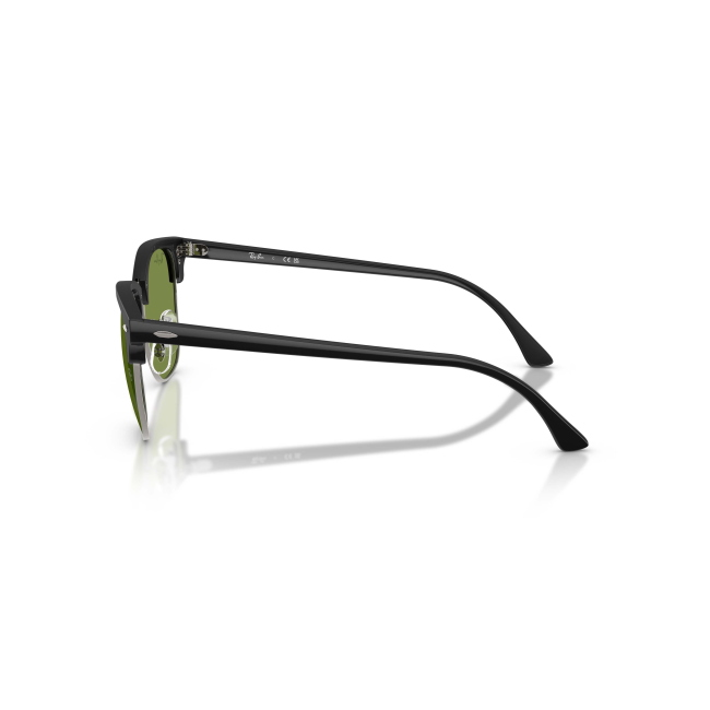 Ray-Ban RB 3016 CLUBMASTER col. 601S/4E è un occhiale da sole in acetato nero satinato e calibro 51.