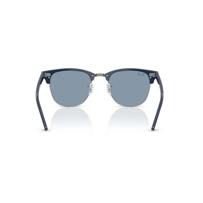 Ray-Ban RB 3016 CLUBMASTER Col.6879/56 Cal.51: occhiale da sole, calibro 51, colore 6879/56. Materiale/finitura celluloide blu satinato e metallo canna di fucile, colore principale blu, lenti blu.