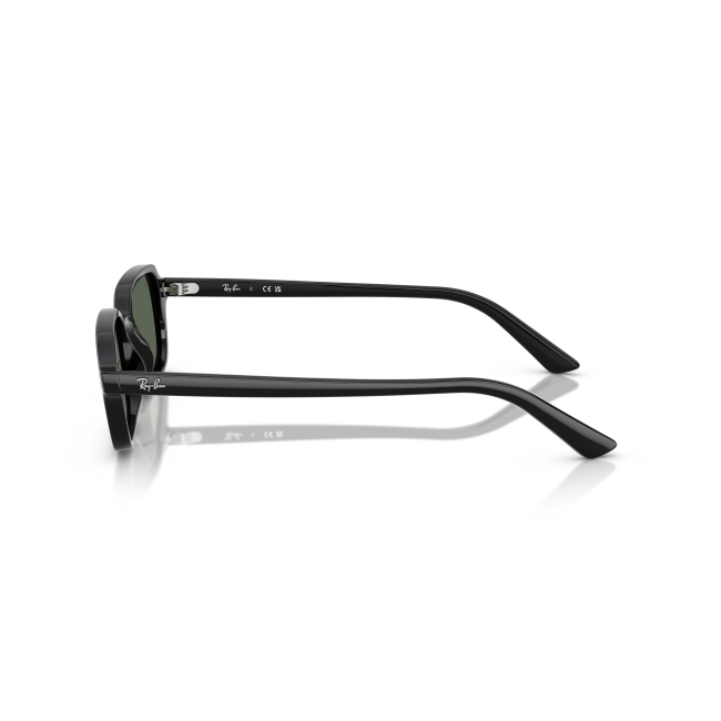 Ray-Ban RB 4455 ZURI col. 6677/71 è un occhiale da sole in acetato nero lucido e calibro 52.