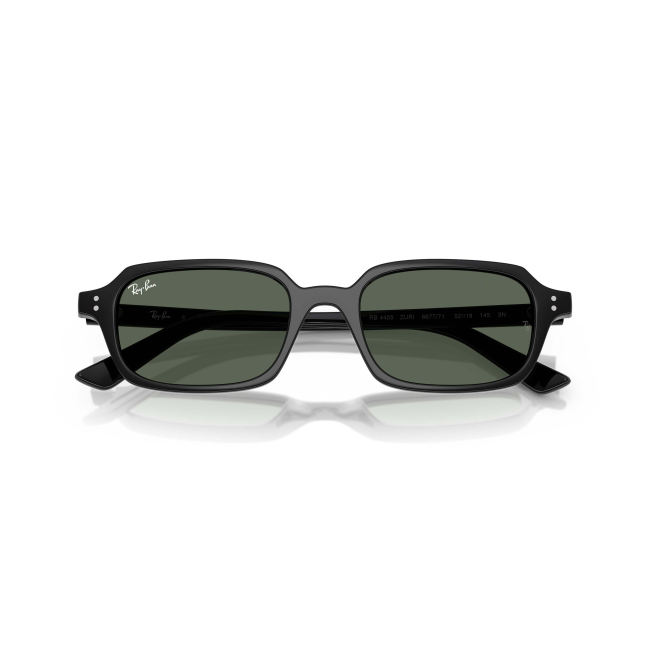 Ray-Ban RB 4455 ZURI col. 6677/71 è un occhiale da sole in acetato nero lucido e calibro 52.