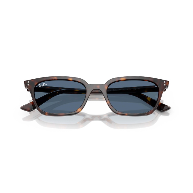 Ray-Ban RB 4456 ZAYA col. 1359/80 è un occhiale da sole in acetato marrone tartarugato e calibro 53.