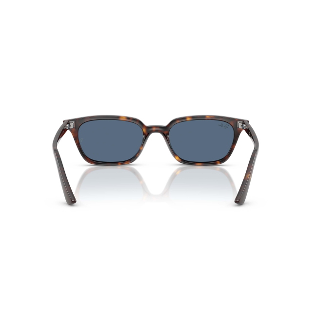 Ray-Ban RB 4456 ZAYA col. 1359/80 è un occhiale da sole in acetato marrone tartarugato e calibro 53.