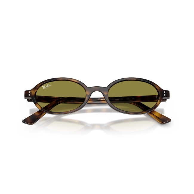Ray-Ban RB 4472 col. 1359/2 è un occhiale da sole in acetato marrone tartarugato e calibro 51.