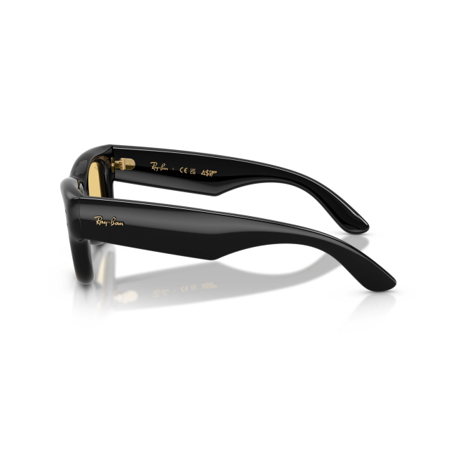 Ray-Ban RB 4940 WAYFARER PUFFER col. 601/85 è un occhiale da sole in acetato nero lucido e calibro 50.