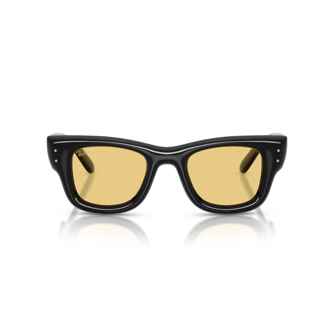 Ray-Ban RB 4940 WAYFARER PUFFER col. 601/85 è un occhiale da sole in acetato nero lucido e calibro 50.