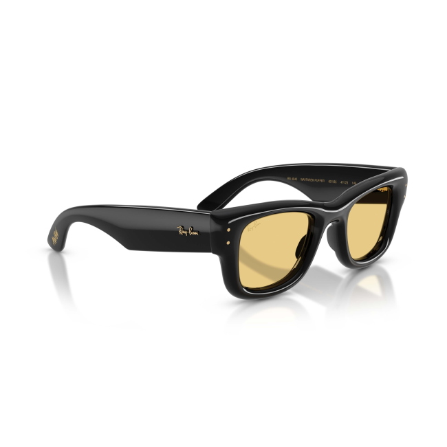 Ray-Ban RB 4940 WAYFARER PUFFER col. 601/85 è un occhiale da sole in acetato nero lucido e calibro 50.