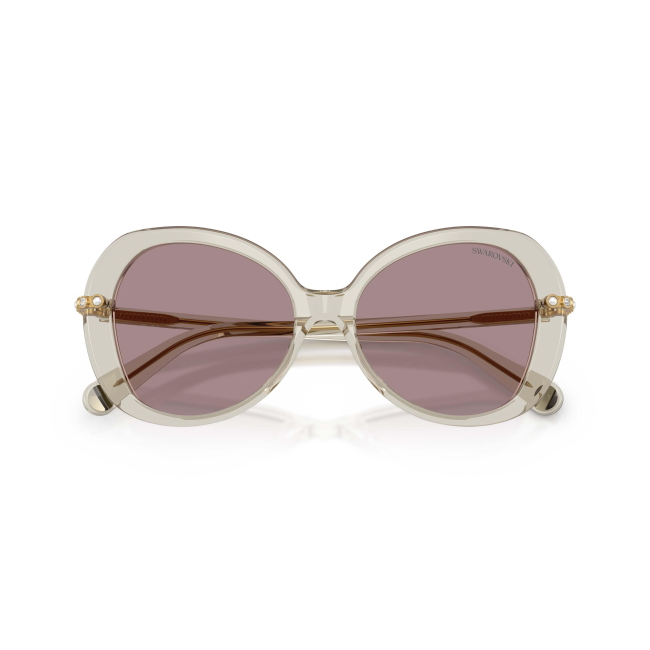 Swarovski SK 6059 col. 3003/LA è un occhiale da sole da donna in acetato beige trasparente, dalla forma farfalla e calibro 55.