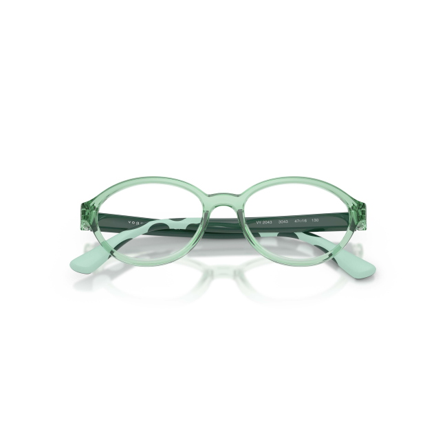 Vogue Kids VY 2043 Col.3043 Cal.45: occhiale da vista, calibro 45, colore 3043. Materiale/finitura celluloide verde trasparente, colore principale verde.