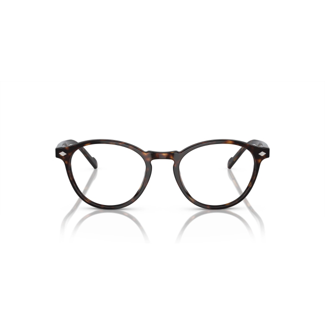 Vogue VO 5326 col. W656 è una montatura da vista in acetato marrone tartarugato e calibro 49.