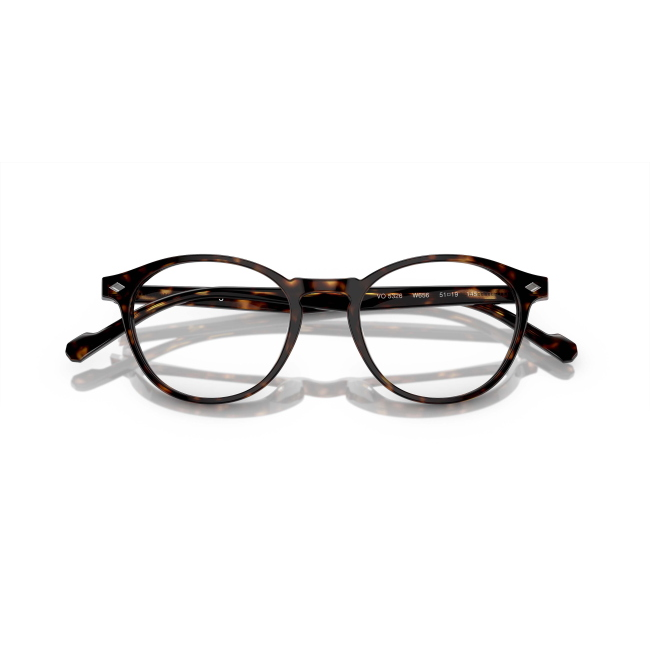 Vogue VO 5326 col. W656 è una montatura da vista in acetato marrone tartarugato e calibro 49.