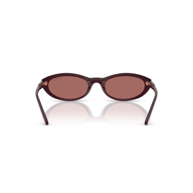 Vogue VO 5697SU col. 328469 è un occhiale da sole in acetato bordeaux bordeaux e calibro 54.