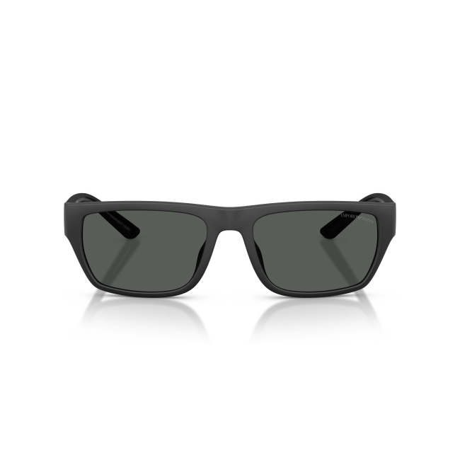 Emporio Armani EA 4267U col. 5001/87 Ã¨ un occhiale da sole dalla forma Pillow in acetato NERO GOMMATO con lenti GRIGIO SCURO. Il calibro 57 mantiene proporzioni armoniose.