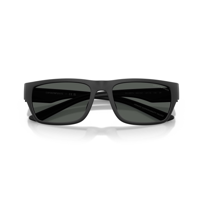 Emporio Armani EA 4267U col. 5001/87 Ã¨ un occhiale da sole dalla forma Pillow in acetato NERO GOMMATO con lenti GRIGIO SCURO. Il calibro 57 mantiene proporzioni armoniose.