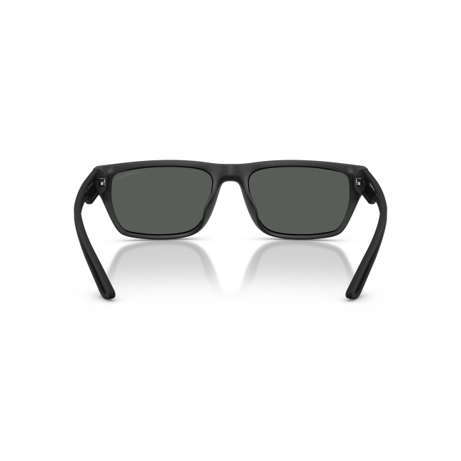 Emporio Armani EA 4267U col. 5001/87 Ã¨ un occhiale da sole dalla forma Pillow in acetato NERO GOMMATO con lenti GRIGIO SCURO. Il calibro 57 mantiene proporzioni armoniose.